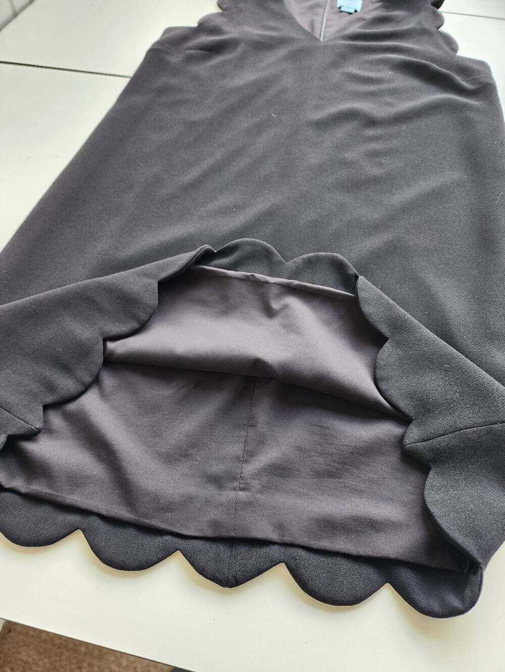CeCe Women's Sheath Dress Scalloped Hem Lined Black Sleeveless Zip Back Sz 4 - Picture 10 of 11
